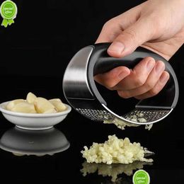 Other Home & Garden New 1Pc Stainless Steel Garlic Press Manual Mincer Chop Tools Arc Vegetable Kitchen Gadgets Accessories Drop Deliv Dh1Ub