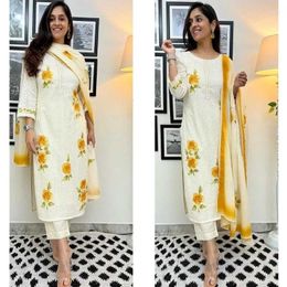 Ethnic Clothing White Floral Chicken Cotton Embroidery Hand Printed Kurti Pants Dupatta