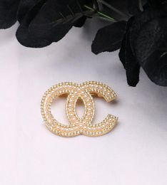 Luxury Women Designer Brand Double Letter Brooches 18K Gold Plated Inlay Crystal Rhinestone Jewellery Brooch Pearl Pin Scarf Sweater7869262