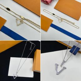 Classic Designer Necklace For Women Crystal Letters Clover Pearl Charm Pendant Necklace Statement Silver 18K Gold Plated Sweater Chain Necklace Choker Jewellery