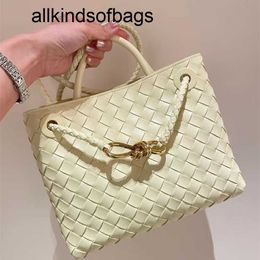 Andiamo Woven Bag 2024 Summer Art French Cowhide Morning Eight Crossbody Tote Commuter