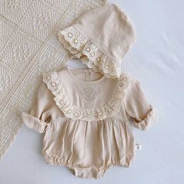 Rompers Baby girl jumpsuit cotton lace embroidered jumpsuit+hat long sleeved newborn jumpsuit baby one piece fashionable baby girl clothing d240516