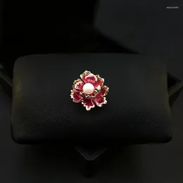 Brooches 1886 Small Peony Flower Brooch Luxury Anti-Exposure Cardigan Buckle Corsage Suit Shirt Neckline Collar Pin Accessories Jewellery