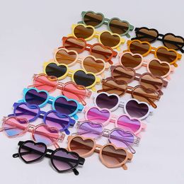 Kinder Süßes Herz Sonnenbrillen Mode Mulcolor großer Rahmen Sommer Uv400 Sonnenschatten Glas für Jungen Mädchen Baby Neue Outdoor Eyewear L2405