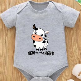 Rompers The cute cow is the new printed baby jumpsuit with short sleeves soft and comfortable tight fitting clothes for the crew. It is the best gift for babies d240516