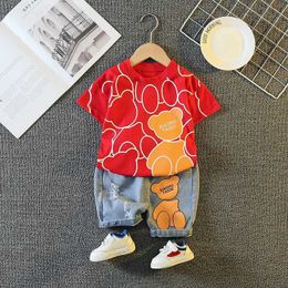 Clothing Sets Summer Boys Clothing Set Childrens and Girls Fashion Cartoon Bear T-shirt Cowboy Shorts 2 pieces/set casual childrens track and field clothing Y240515