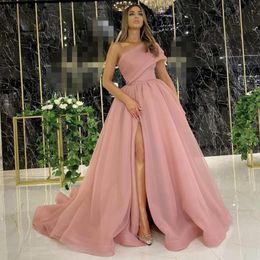 2021 Dusty Pink Elegant Evening Formal Dresses With Dubai Formal Gowns Party Prom Dress Arabic Middle East One Shoulder High Split Orga 295M