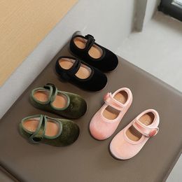 Suede Flats for Girls Spring 2024 Korean School Soft Sole Moccasin Shoes Japanese Solid Color Simple Childrens Casual 240516