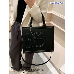 Luxury Designer Handbag For Men And Women High Quality Diagonal Bag Embossed Chain Underarm Bag Light Luxury Tote Bag Large Capacity Shopping Bag Y6P2