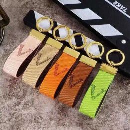 Lanyards 5 Colors Leather Handmade Key chain Buckle Letter Flower Designer Car Keychain Classic Christmas Keychains Unisex Lover Decoration
