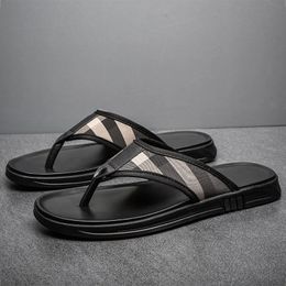 Luxury Brand Summer Mens Slippers Genuine Leather Anti slip Sandals High Quality Lightweight Beach Sandals Casual Flip 240515