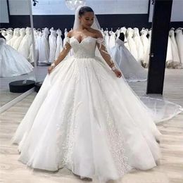 Plus Size Ball Gown Wedding Dress Vintage Lace Appliques Off Shoulder Long Sleeves Wedding Gowns 2019 Zipper Back Country Bridal Wed Go 263k