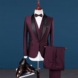 Custom Made Groomsmen Shawl Lapel Groom Tuxedos Burgundy Men Suits Wedding Prom Dinner Blazer Jacket Pants Vest Tie M1154 297r