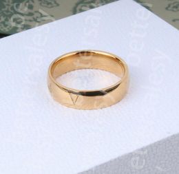 Designer V Letter Band Rings Women 18K Gold Plated Stainless Steel Love Wedding Jewellery Supplies Ring Fine Carving Finger Ring