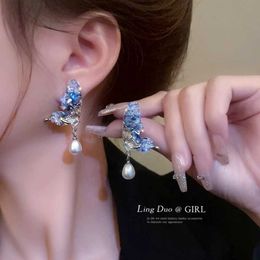 Dangle Chandelier Luxury rhinestone butterfly wing screw earrings sparkling crystal insect pearl pendant earrings womens summer party Jewellery d240516