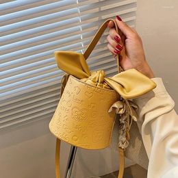 Shoulder Bags Niche Design All-match Ins Female Bag 2024 Fashion Messenger High-end Western Style Handbag Bucket Width: 16cm