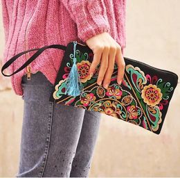 Cosmetic Bags Embroidered Women Handbag National Ethnic Style Butterfly Flower Lady Clutch Tassel Small Flap Evening Bag 2024