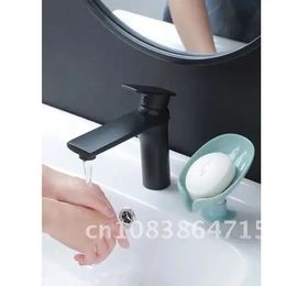 Soap Holder Leaf Shaped Soap Shelf Shower Soap Box Vertical Suction Cup Laundry Soap Dish Storage Tray Bathroom Supplies 240518