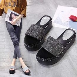 Slippers Shoes House Platform Luxury Slides Slipers Women Jelly Flip Flops On A Wedge Heeled Mules Designer 2024 Glitter Heels H240517