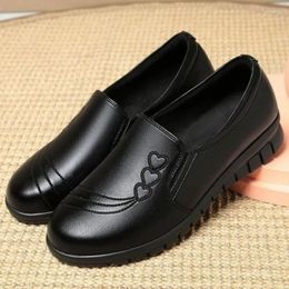 Casual Shoes Soft Soled Mother Black Single Leather Non-slip Comfortable Middle-aged Ladies Flat