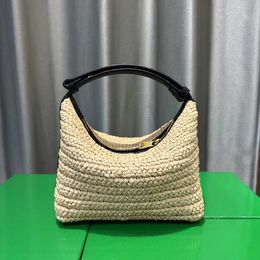 VB Home Coconut Fibre Crocheted Shoulder Lunch Box Fashionable Luxury Designer Handbag Ideal for Retro Classic Weaving Craftsmanship Leather Handle Lined Canvas