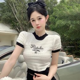 Summer womens ultra-thin letter hollow knitted top fashionable zippered short sleeved O-neck jump style womens sweater 240517