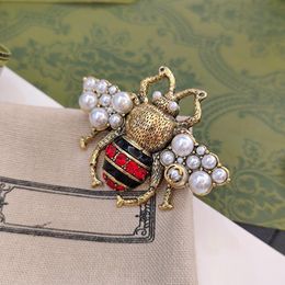 Antique Gold Brooch Fashion Luxury Designer Brooch Bee Series Embed Pearl Crystal Very delicate it can be pinned on a suit collar pocket hat belt or evening gown gift