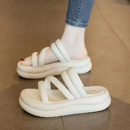 Slippers 2024 New Summer Fashion Round Toe Open Sexy Thick Bottom Elevated Casual Pearl Shallow Mouth Beach Flat H240517