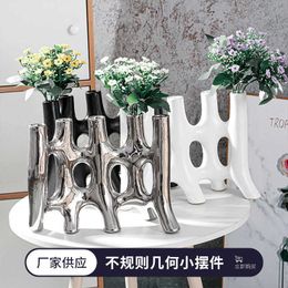 Vases Creative Alien Dining Table Decoration Vase Ceramic High Grade Instagram Style Office Home Exquisite H240517