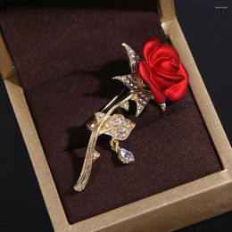 Brooches Rhinestone Red Rose Flower Brooch For Women Elegant Alloy Bouquet Lapel Pin Wedding Party Badge Jewellery
