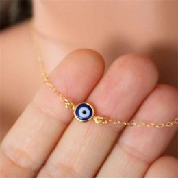 Pendant Necklaces Trkiye blue evil eye pendant necklace suitable for women simple thin chain Clavicle chain round devil eye necklace friendship jewelry J240516