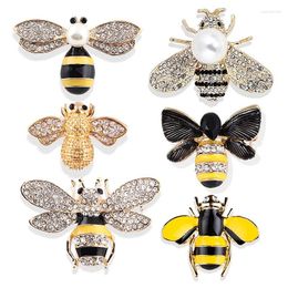 Brooches Fashionable Mini Cute Little Bee Woman's Brooch Wasp Insect Pin Female Accessory Enamel Jewelry.