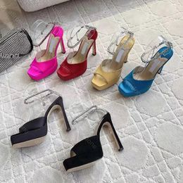 Tasarımcılar Kadın Terlik Topuklu Sandallar Kristal Süslenmiş Rhinestone Sandals Jimmyschoos Sivri Yüksek Topuklu Lüks Elbise Ayakkabı Moda Sandalet Parti Ayakkabıları