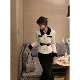 Women's Wool Blends CE23 Höst/vinter Ny sammet skarvad bomullsrock Fashionabla Lingge Black White Contrast Design