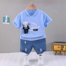 Kleidungsstücke Baby Boy Sommerkinderkleidung Kleidung Cartoon O-Neck hochziehen kurzärmelig T-Shirt-Oberteil und Denim Shorts Koreanische Kleidung Set J240518