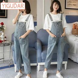 Maternity Bottoms 2024 Spring Fashion denim maternity jumpsuit wide leg loose top maternity jeans clothing H240518