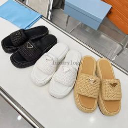 New Triangle Straw Weave Slipper women Sandal Platform Raffias Slippers Designer Womans Summer Flat Heel Casual Flip Flops Outdoors Pool Sliders Beach 5.17 02