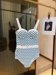 Halter Tasarımcı Yüzme Bir Parça Mayo Takımında Yaz Tatil Plajı Giyim Lüks Kontrol Deseni Mayo Padleri Bikinis Tatil Partisi