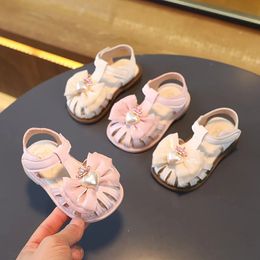 Summer Baby Girls First Walker Shoes Bow with Love Crown Hollow Children Beach Shoes Simple Non-slip Round-toe Platform PU 240518