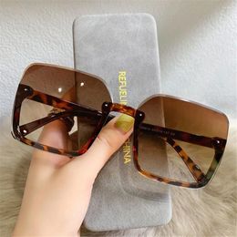 Sunglasses Oversized For Women Luxury Designer Vintage Square Sun Glasses Classic Eyewear UV400 Big Frame