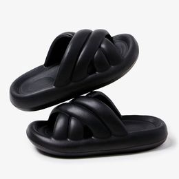 Designer slippers new breathable thick sole sandals for women cushioned by stepping on poo outside wearing couples soft sole home home summer sandals shoes GAI