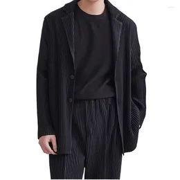 Men's Suits Miyake Pleated Men Blazer Jacket Fashion Stripe Casual Suit For Clothing High Quality Coat Loose Japanese Style Mujer