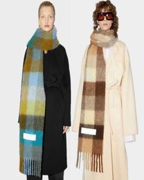 2022 fashion Europe latest autumn and winter multi Colour thickened Plaid women039s scarf AC with extended Plaid shawl couple wa2275659