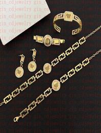 Fashion Designer Necklaces V Pendant Banshee Head 18K Gold Plated Bracelets Earrings Rings Birthday Festive Engagement Gifts V67844301