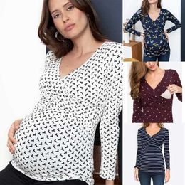 Maternity Tops Tees New type of outdoor portable nursing suit V-neck pregnant woman nursing top pregnant woman long sleeved T-shirt nursing suit Y240518