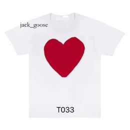 2023 Play Mens T Shirt Designer Red Commes Heart Fashion Mens Play T Shirt Cdg Designer Hearts Casual Women S Des Badge Garcons CDGS 743