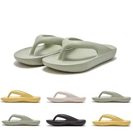 2024 Tawtoe Homens Mulheres chinelos designers de deslizamento sandálias de luxo triplo branco preto brilho verde amarelo entupimento feminino sliiper mass slip pilos
