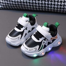 Athletic Outdoor Childrens Sneakers Boys Fashion Cute Led Lighted Shoes Girls Breathable Sport Sneakers Autumn New Casual Shoe for Kids 1-6Years Y240518