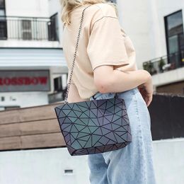 Shoulder Bags OLN Fashion Luminous Geometric Bag Women's Casual Chain Female Sling Designer Handbag Girl Crossbody Satchels 2024