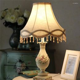 Table Lamps AIGESI Nordic LED Desk Light Creative Resin Lamp Bedside Simple Pastoral Style Decor For Home Living Room Bedroom